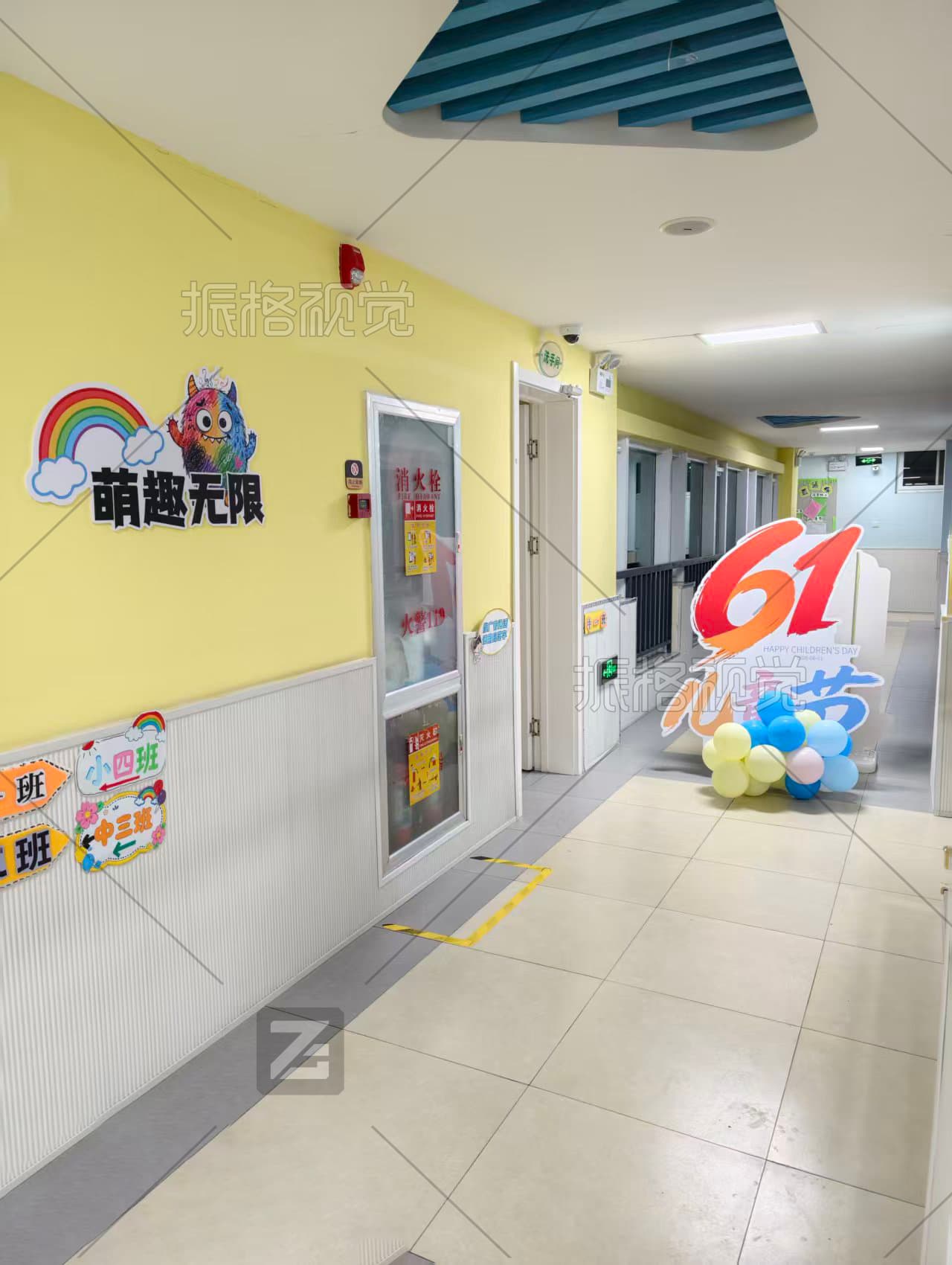 山东省妇女儿童中心走廊六一儿童节主题装置落地实景